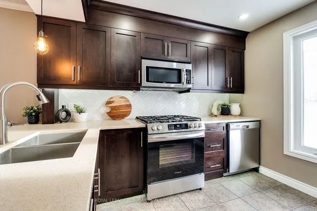 Additional image 18 of 2154 Salma Cres