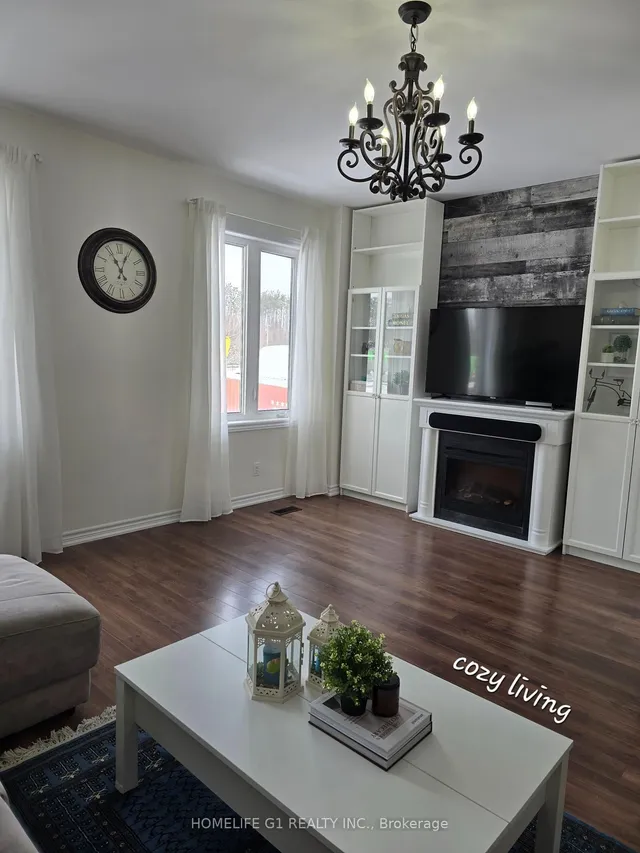 Additional image 11 of 8 Kayak Hts