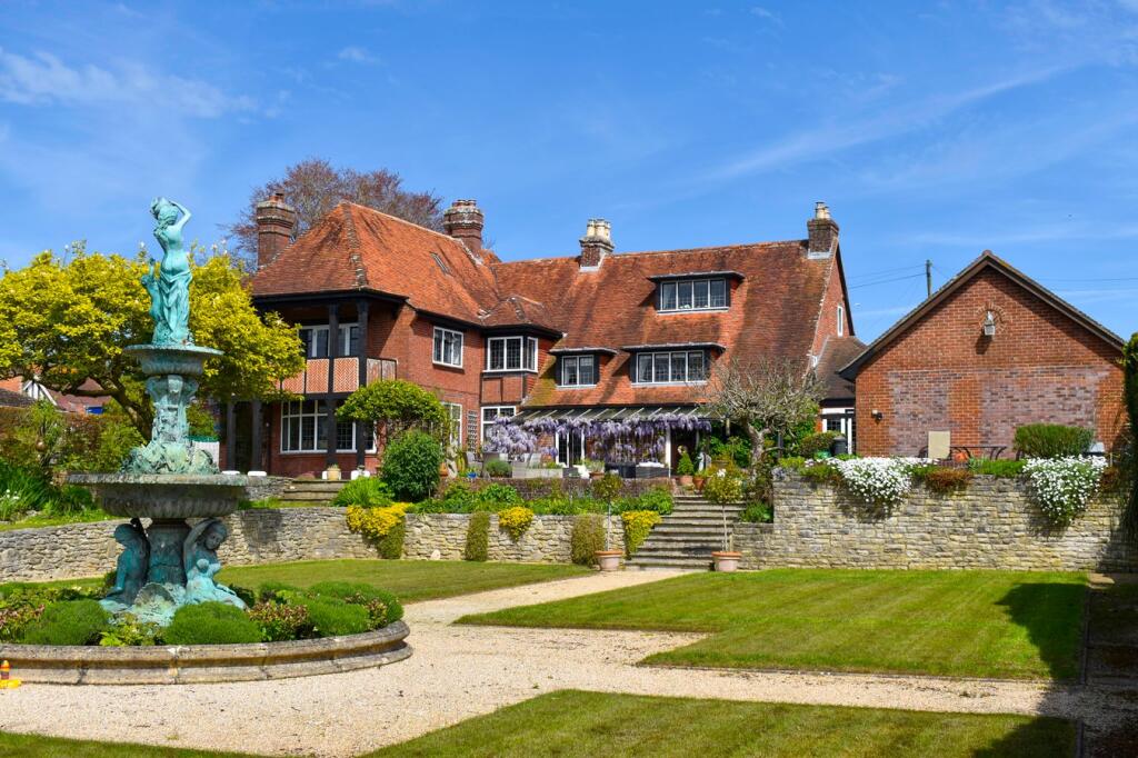 Salisbury Road, Winkton, Christchurch, BH23