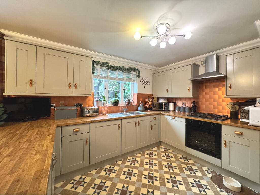 Additional image 7 of Golygfa'R Eglwys, Pontypridd