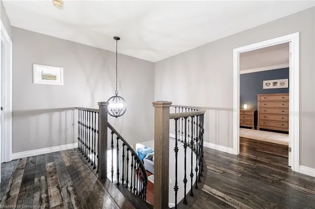 Additional image 18 of 20 Iris Cres