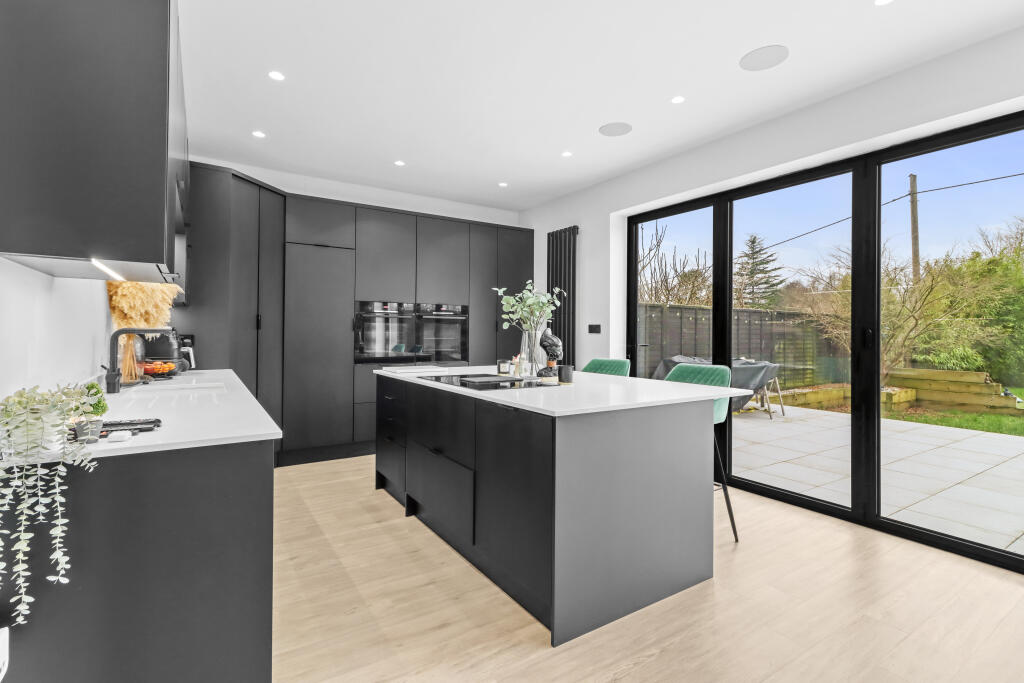 Additional image 4 of Swingate Cross, BN27