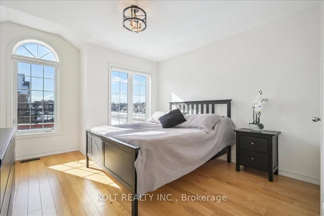 Additional image 36 of 40 Military Cres