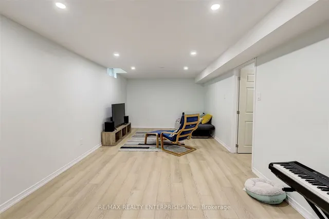 Additional image 24 of 1102 Stephenson Dr