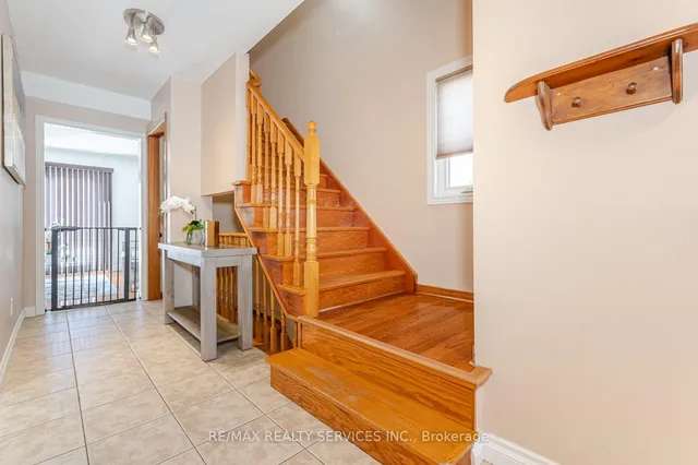 Additional image 8 of 102 Richvale Dr