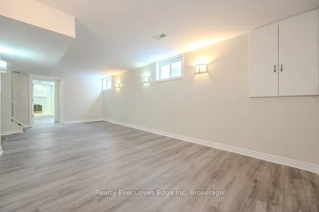 Additional image 31 of 28 Summerhill Cres