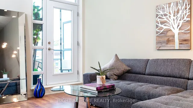 Additional image 5 of 380 Macpherson Ave Unit 314