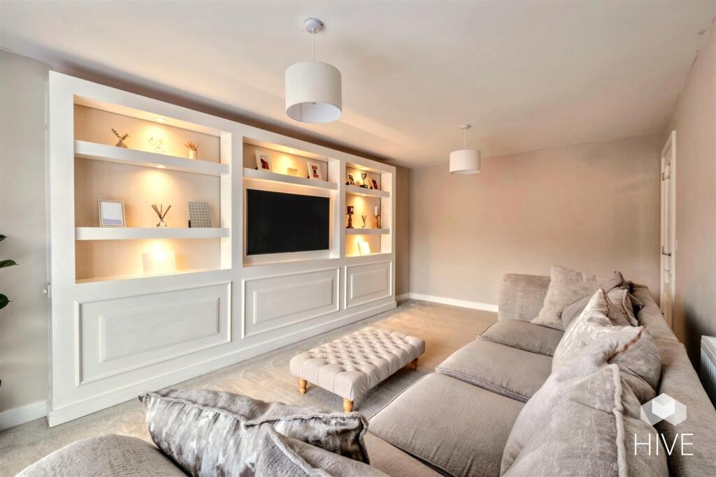 Additional image 10 of Horseshoe Crescent, Ferndown
