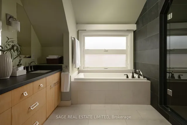 Additional image 35 of 36 Thome Cres