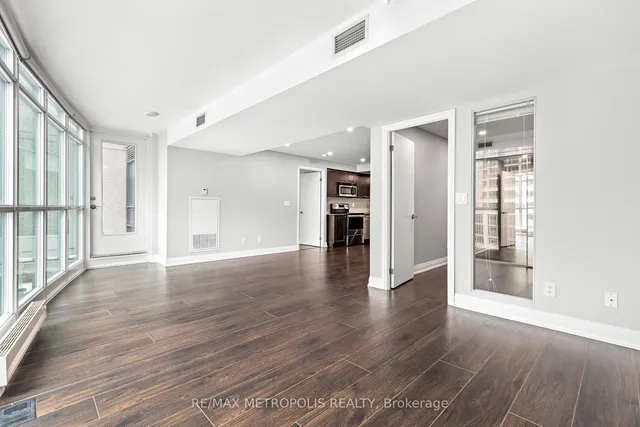 Additional image 6 of 209 Fort York Blvd Unit 678