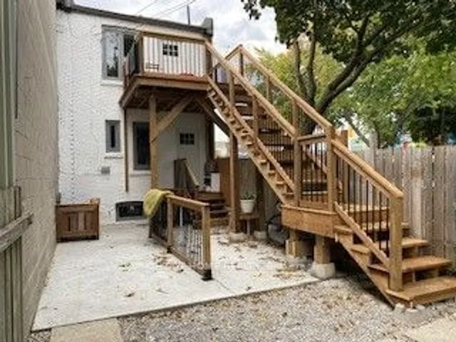 Additional image 14 of 1995 Dundas St