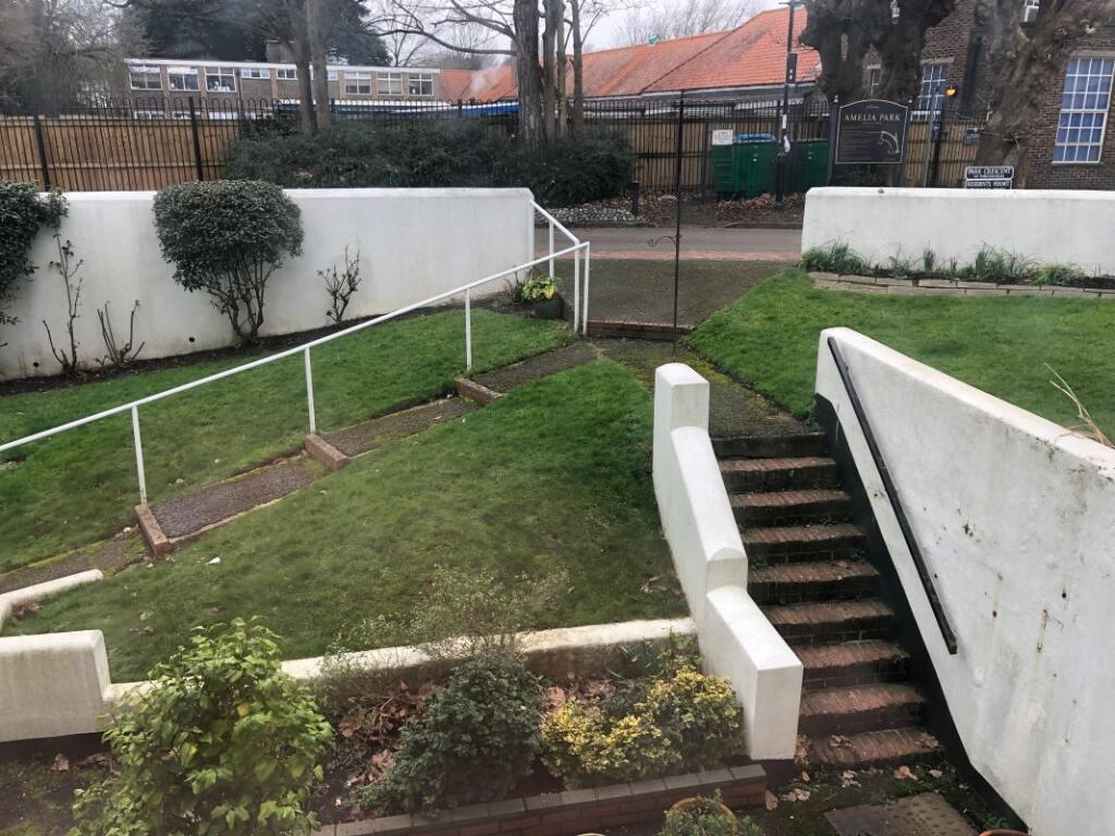 Additional image 7 of Flat 5, 14 Park Crescent, Worthing, West Sussex, BN11 4AH