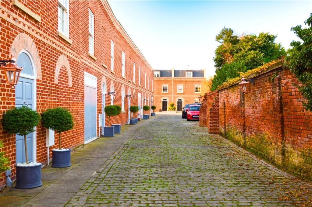 Bowgate Mews, St. Peters Close, St. Albans, Hertfordshire