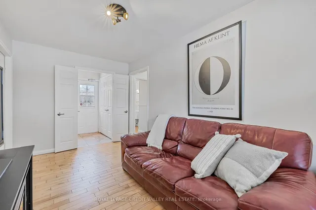 Additional image 21 of 36 Lockton Cres