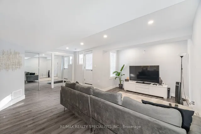 Additional image 38 of 28 Kippen Crt