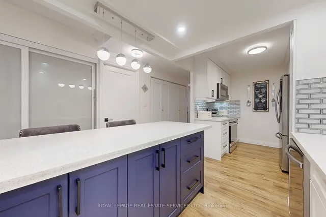 Additional image 3 of 820 Burnhamthorpe Rd Unit 301