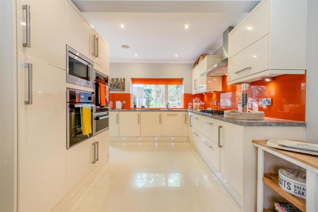 Additional image 8 of Woodland Walk, Ferndown, Dorset, BH22