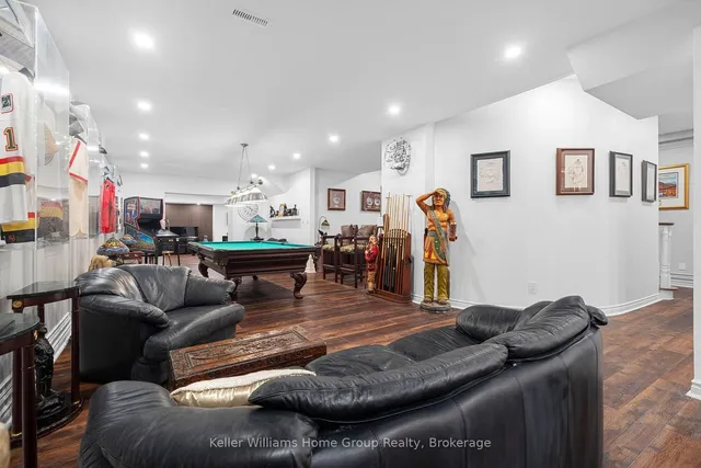 Additional image 30 of 71 Mae Crt