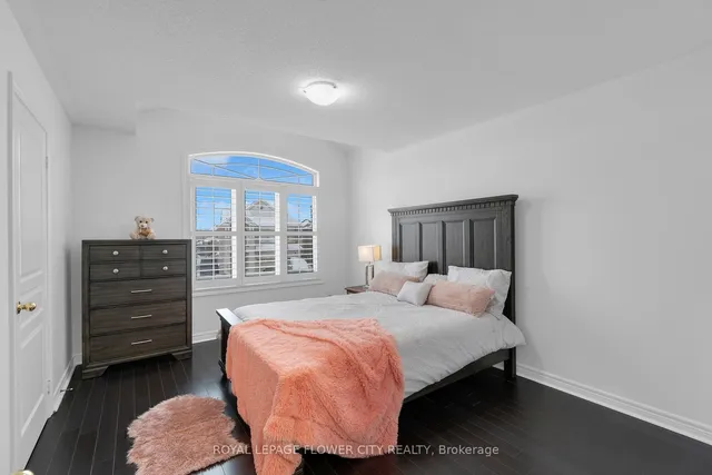 Additional image 31 of 28 DRUMMONDVILLE Dr