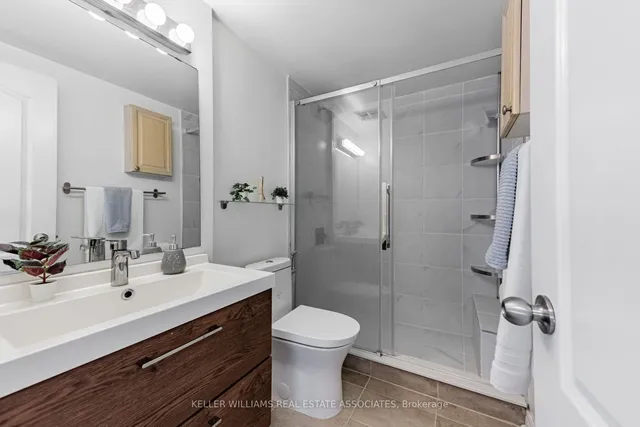 Additional image 13 of 760 Lawrence Ave Unit 15