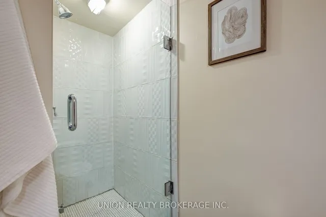 Additional image 33 of 321 Leslie St