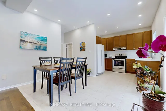 Additional image 12 of 1081 Holdsworth Cres