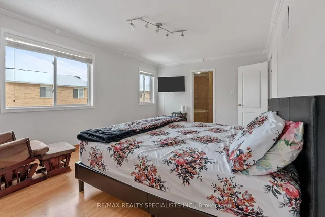 Additional image 26 of 674 Irving Terr