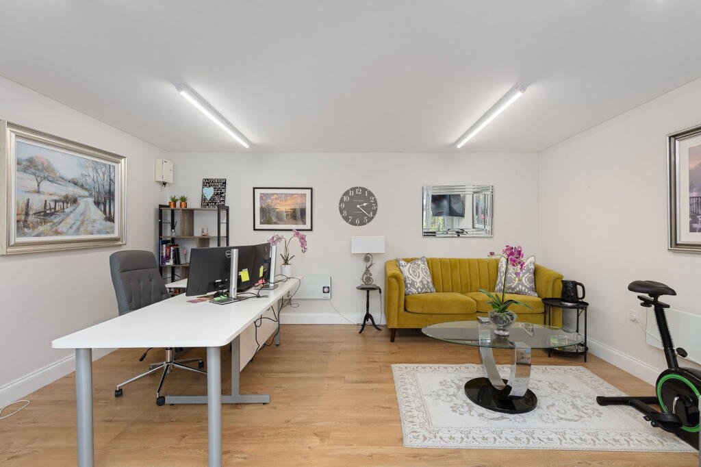 Additional image 35 of Hayes Chase, West Wickham, BR4