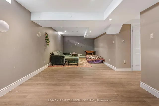 Additional image 34 of 674 Irving Terr