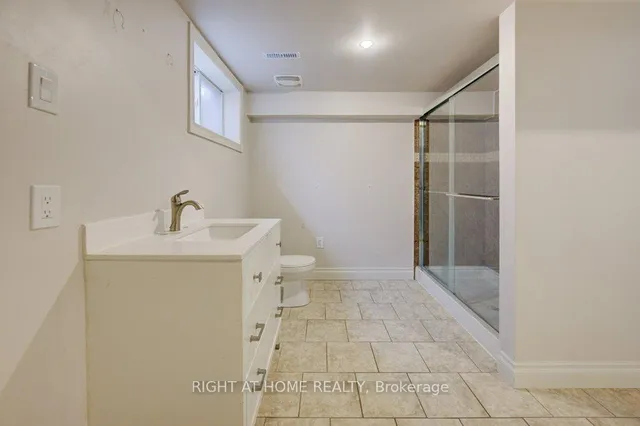 Additional image 31 of 144 Mooregate Cres