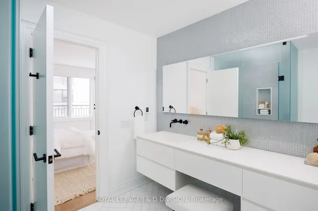 Additional image 40 of 33 Webster Ave