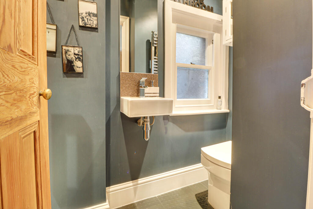 Additional image 18 of Luton Road, Harpenden, AL5