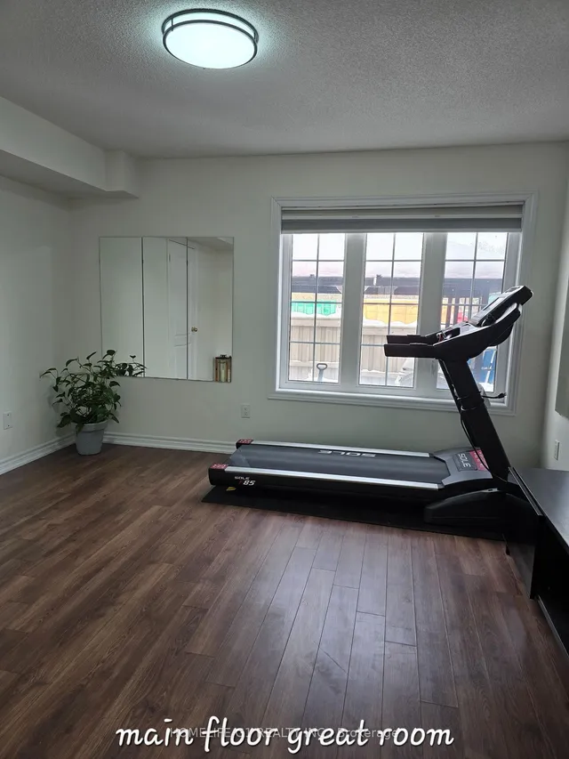 Additional image 5 of 8 Kayak Hts