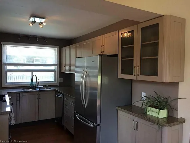 Additional image 2 of 2232 Queensway St