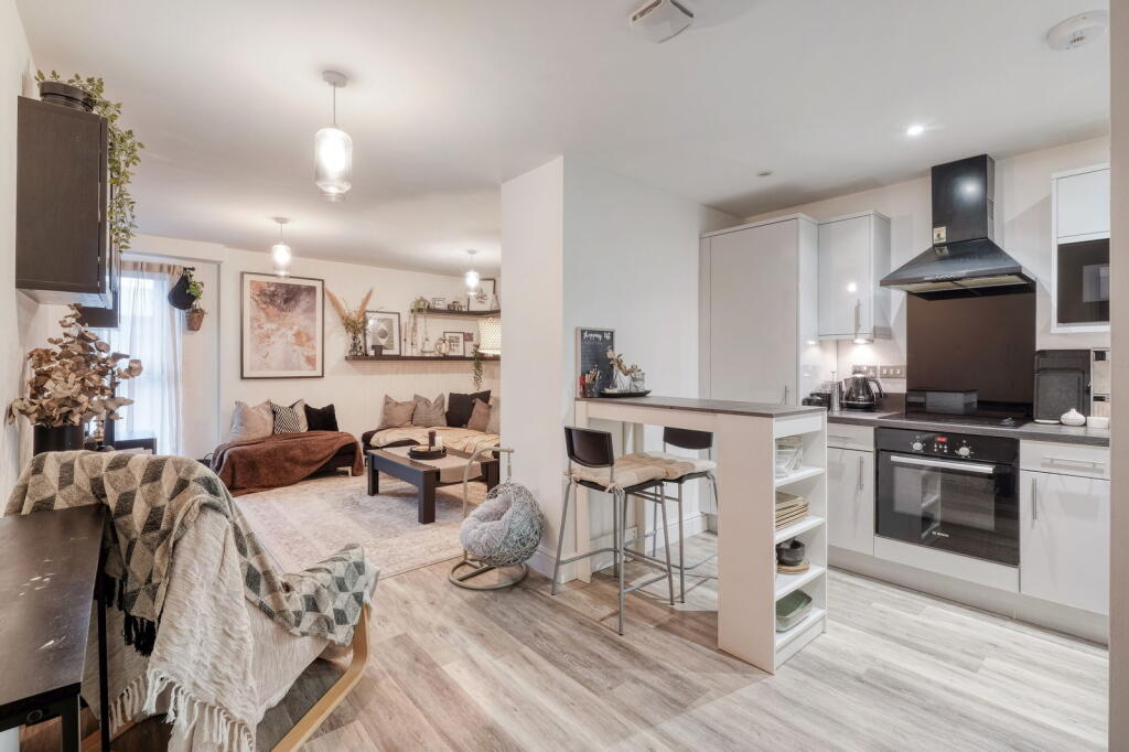 Additional image 3 of High Street, Birmingham, B14 7BB