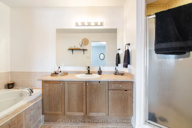 Additional image 28 of 981 Kennedy Circ