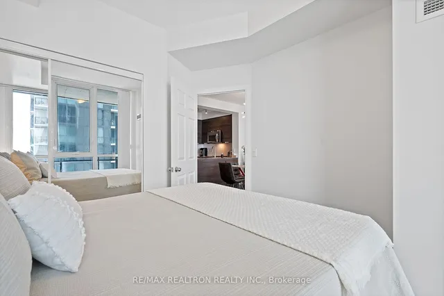 Additional image 10 of 55 Eglinton Ave Unit 1001