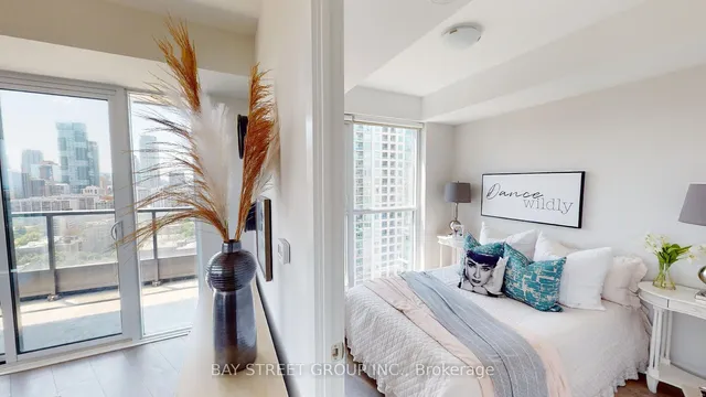 Additional image 5 of 159 Wellesley St Unit 1908