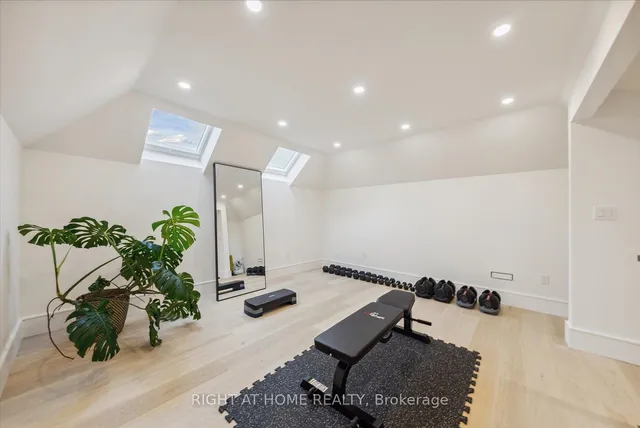 Additional image 32 of 4 Old Park Rd