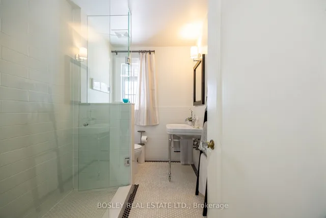 Additional image 29 of 41 Rosedale Heights Dr