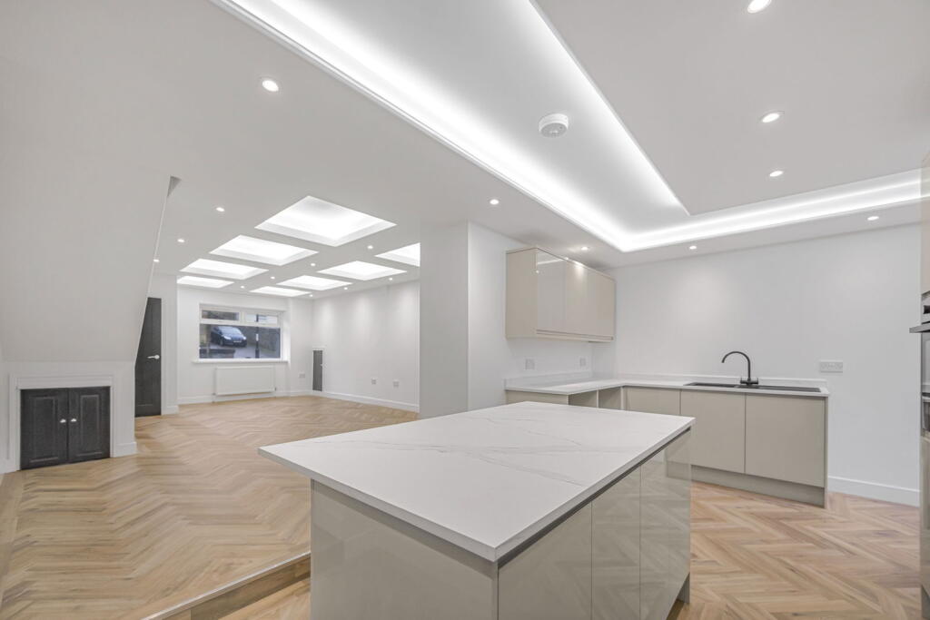 Additional image 5 of Commercial Street, Senghenydd, Caerphilly, CF83 4FZ