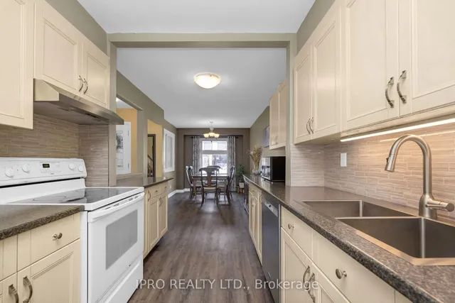 Additional image 11 of 1550 Grosvenor St Unit 32