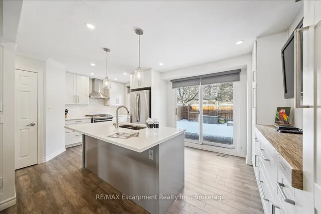 Additional image 15 of 779 Hyde Rd