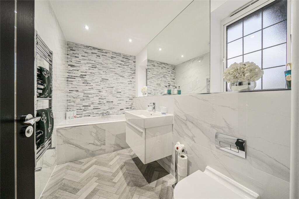 Additional image 37 of Meadow Way, Farnborough Park