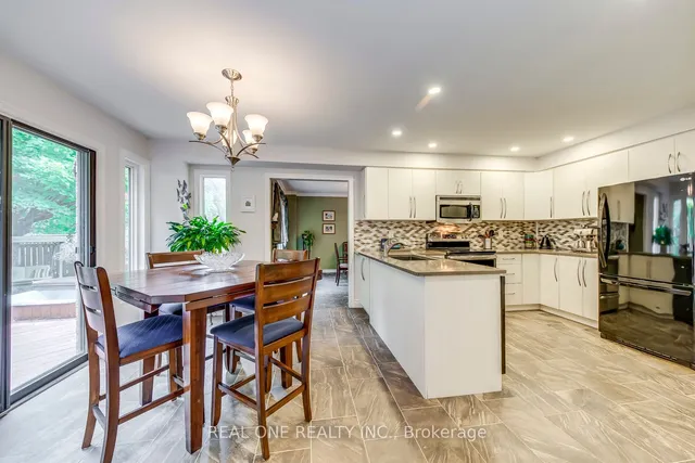 Additional image 13 of 566 Blenheim Cres