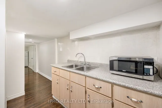 Additional image 25 of 1351 Lansdowne Ave