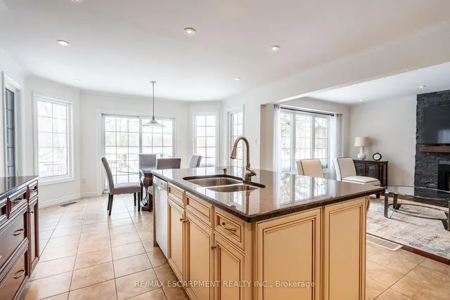 Additional image 14 of 2049 Country Club Dr