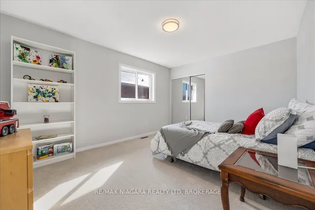 Additional image 19 of 1077 Grandeur Cres