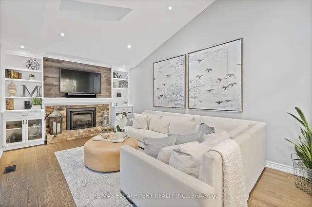 Additional image 13 of 344 Camelot Crt