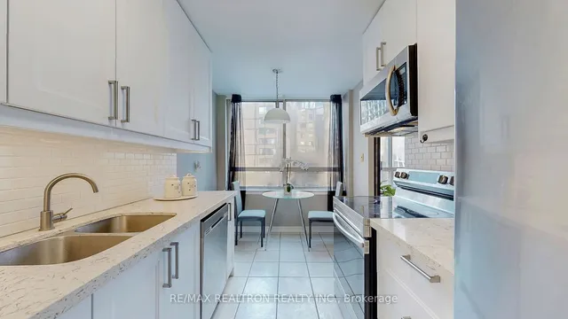 Additional image 14 of 633 Bay St Unit 1008